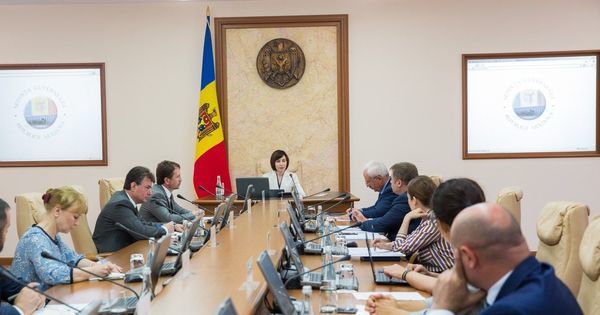 Plus373: На платформе представлено 400 резюме.