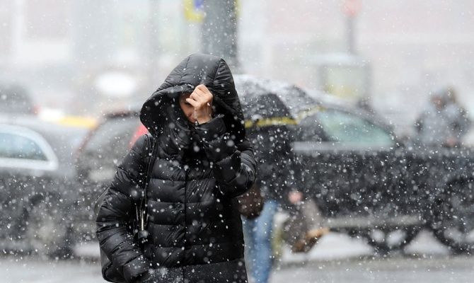Pe întreg teritoriul țării se așteaptă ninsori slabe, iar pe alocuri se așteaptă precipitații mixte. 