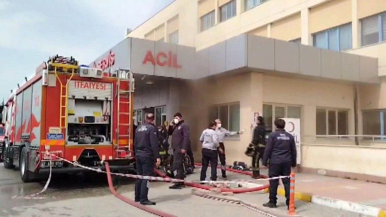 ЧП в турецкой Анталье: пациентов срочно эвакуировали из горящей больницы.