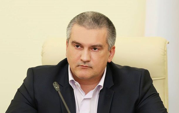 Жителей Крыма призвали не спешить с возвратом кредитов украинским банкам.