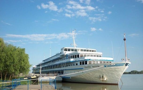 Ватутин принадлежит компании Breeze Cruise Lines Limited.
