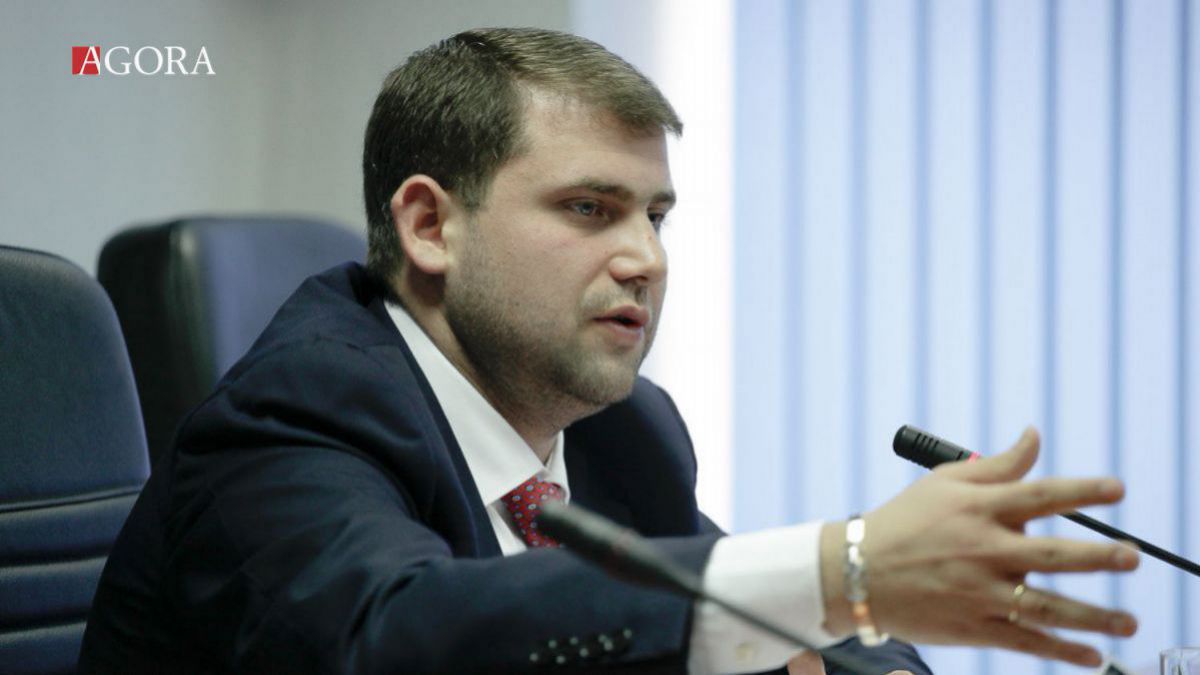 În baza declaraţiilor lui Ilan Shor, Vlad Filat este acuzat de corupere pasivă şi trafic de influenţă.
