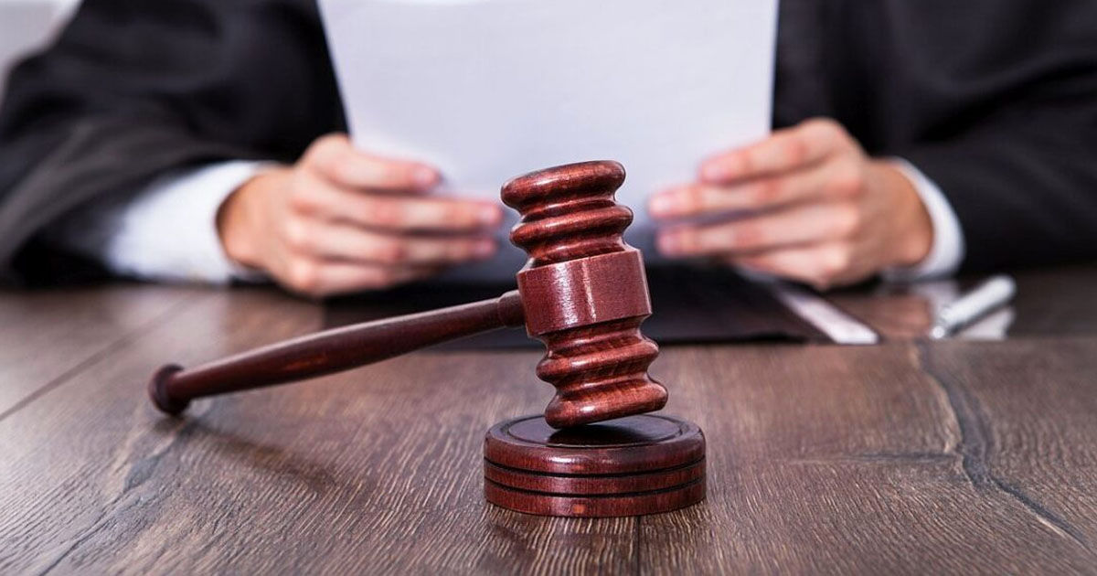 Sentința de achitare a doi avocați și a unui ex-ofițer de urmărire penală, contestată.