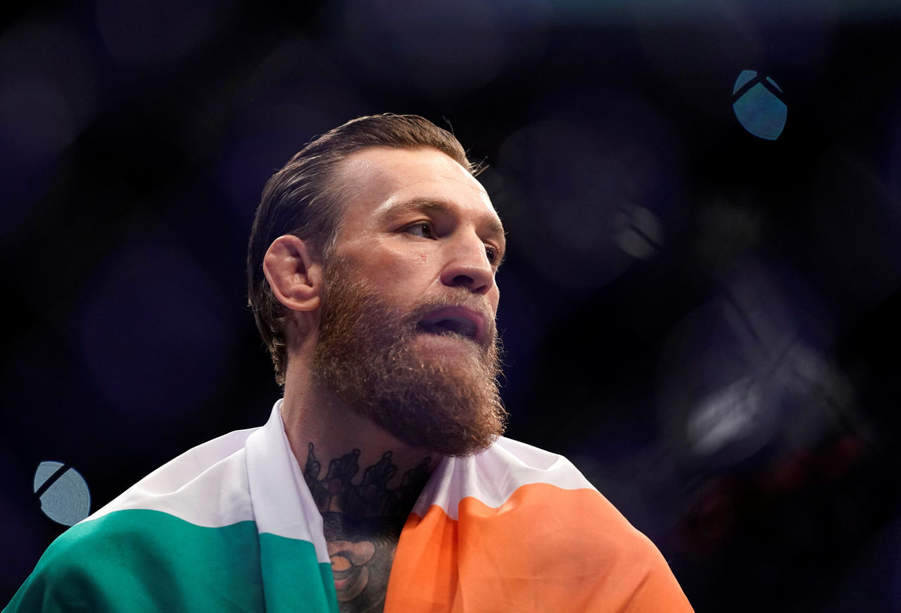 Макгрегор оскорбил жену Порье после поражения на турнире UFC 264.