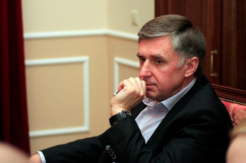 Ex-premierul Ion Sturza din nou şi-a expus în reţelele de socializare opinia pe margineacorupţiei în Moldova, relatează NOI.md.