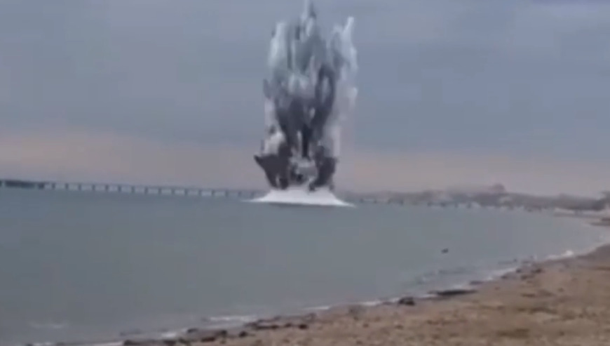 Взрыв морской мины на российском курорте попал на видео.