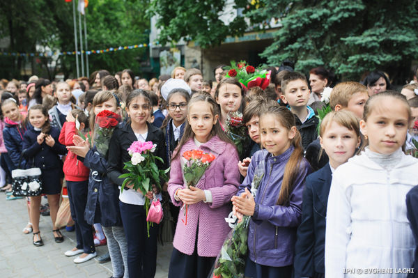 Babuc: Ministerul nu poate indica școlilor cum să organizeze careul solemn. Foto: ipn.md