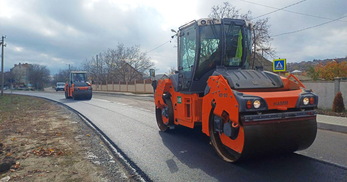 Drumul de acces dintre Tohatin și Colonița, reparat capital pentru prima dată în 30 de ani.