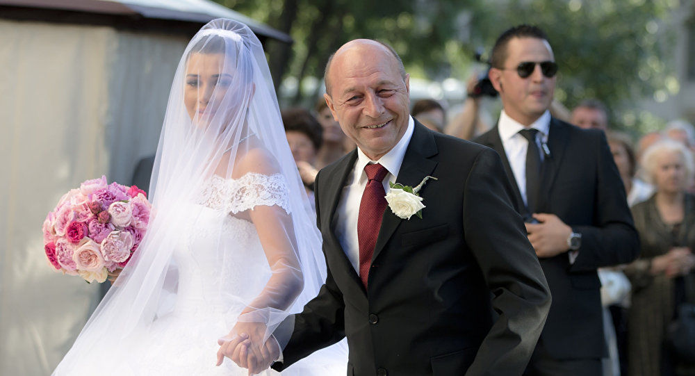 Elena Băsescu a rămas în apartamentul în care au locuit împreună, iar Syda s-a mutat deja într-o altă locuinţă.  Foto: AP Photo/ Vadim Ghirda