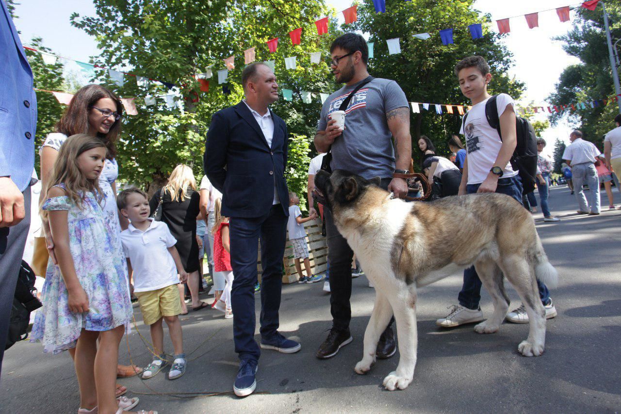 В конце прошлой недели Ион Чебан посетил фестиваль “Adopt me fest”, посвященный бездомным животным.