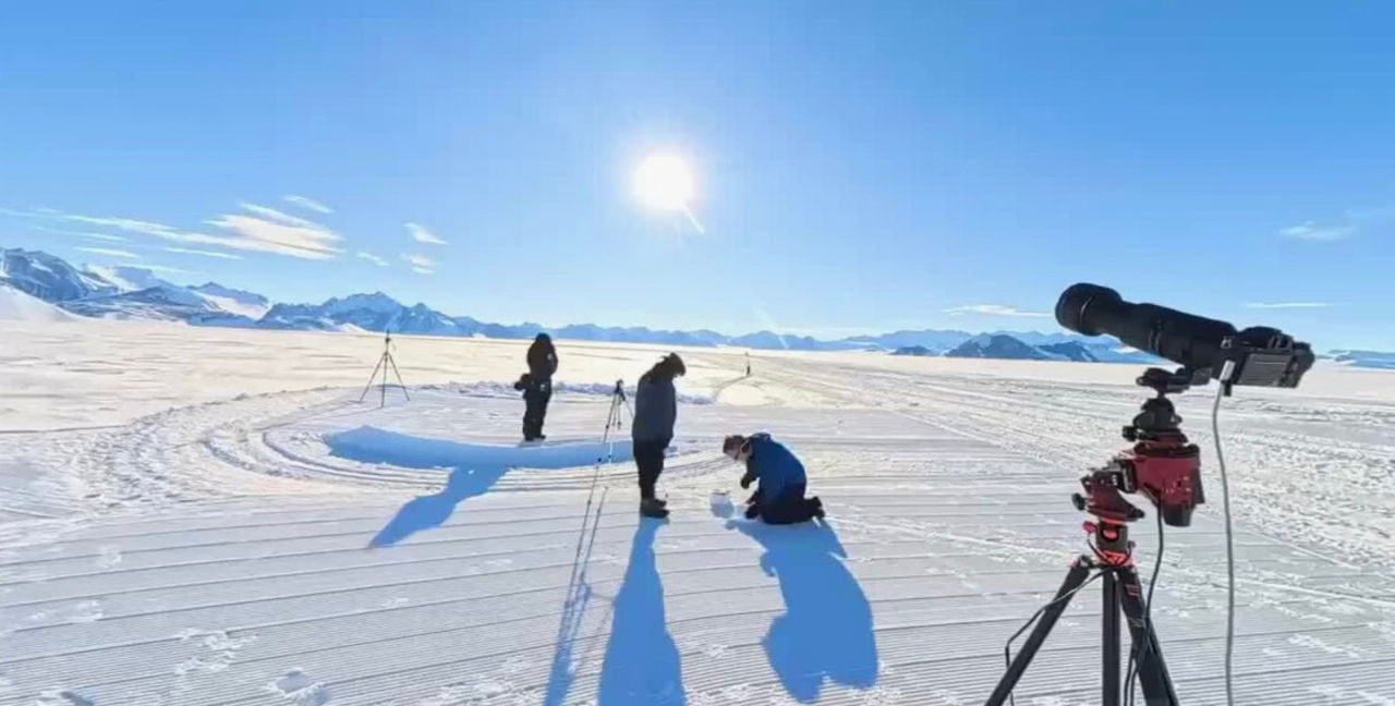 Susținătorii teoriei Pământului plat au ajuns în Antarctica pentru a-și confirma convingerile.