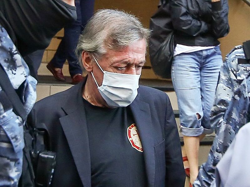 Ефремов отказался от услуг адвоката в суде.