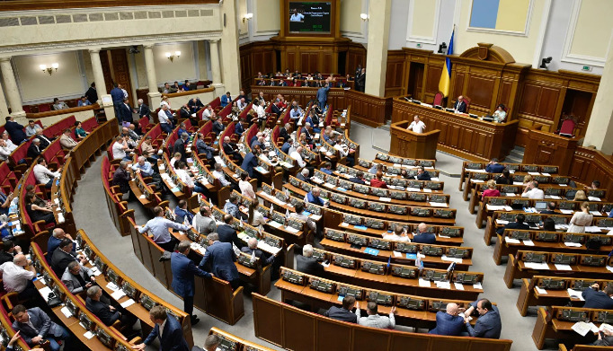 Рада отказалась отменить закон о сокращении обучения на русском языке.