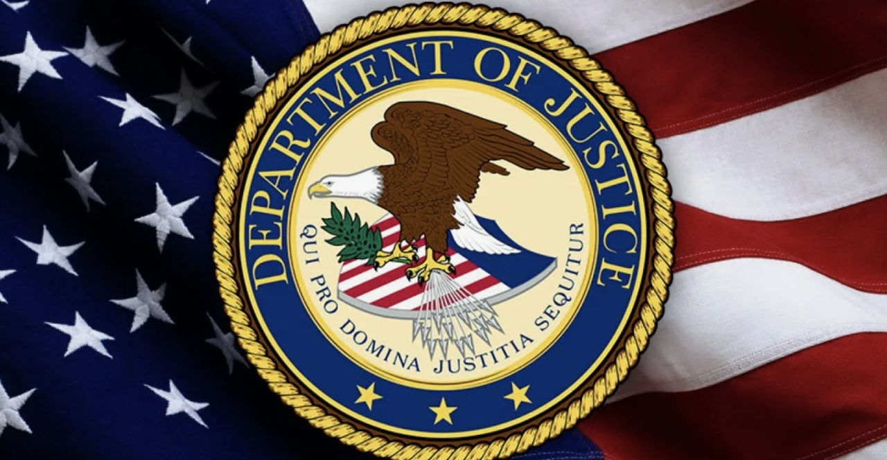 Минюст США пригрозил тюрьмой избиркомам всех штатов из-за голосования мигрантов.