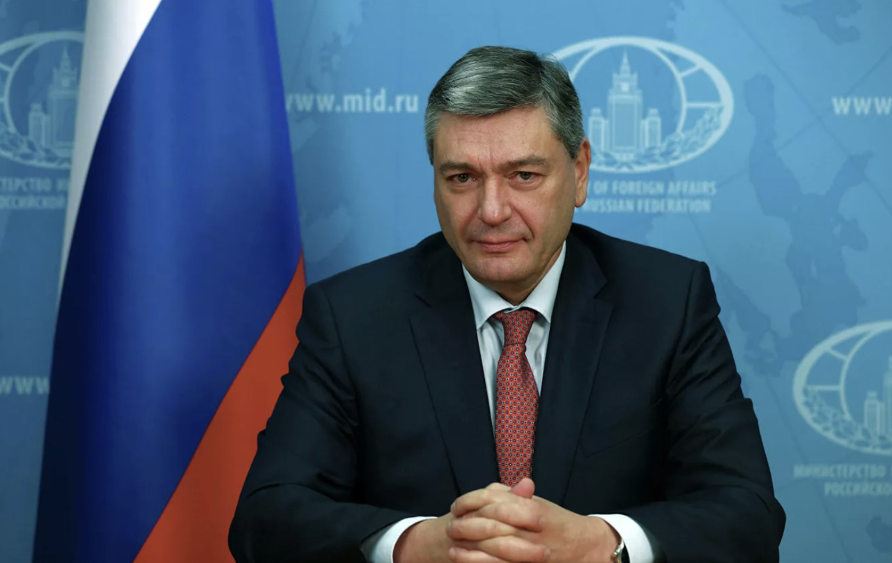 Глава МИДЕИ обсудил с замглавой МИД России двусторонние отношения.