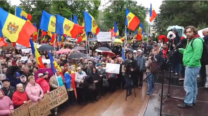 По словам оппозиционных политиков, протесты необходимы для того, чтобы Молдова не оказалась в нынешней ситуации Украины.