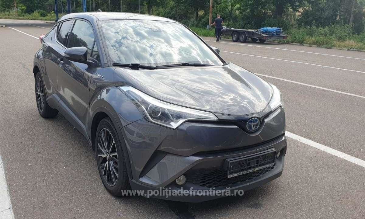 У молдаванина на границе Румынии изъяли угнанный автомобиль.