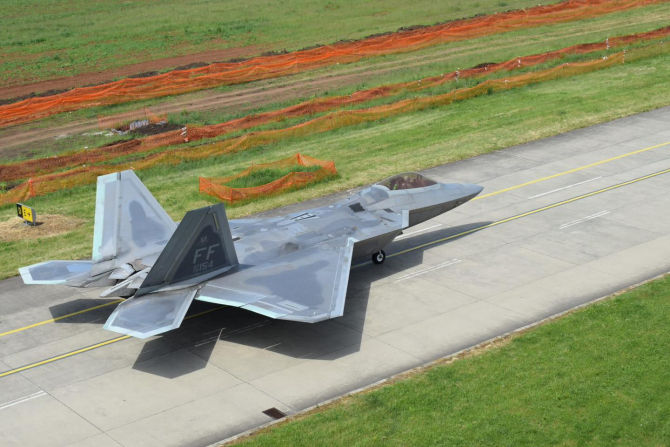ВВС США направили в Румынию самолеты F-22 Raptor: выполнят учебные задачи.