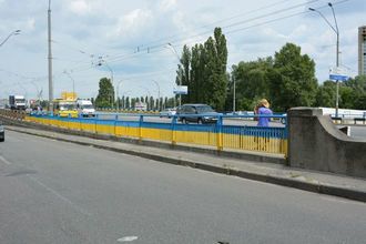 К выборам столица Украины окрасилась в цвета национального флага.