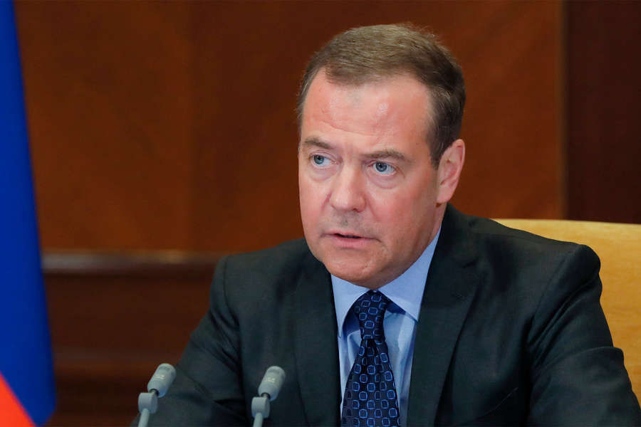Медведев: Нефти будет меньше, а цена ее будет гораздо выше.