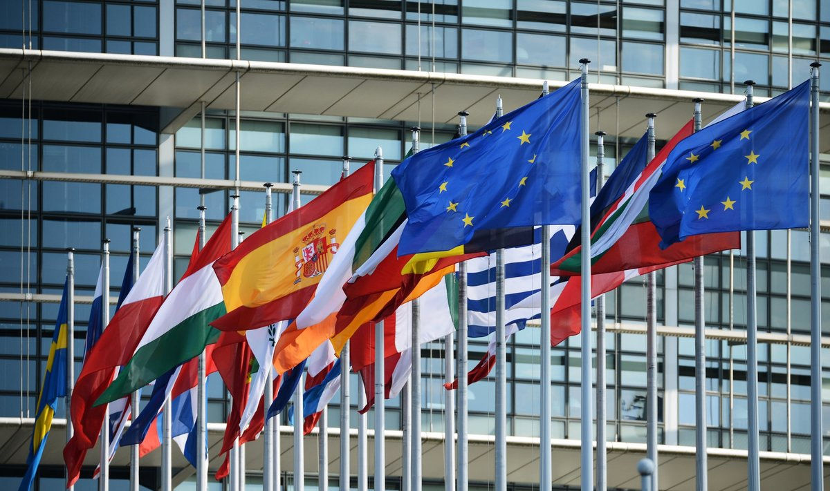 Европарламент просит Совет ЕС начать переговоры о вступлении в ЕС с Молдовой.