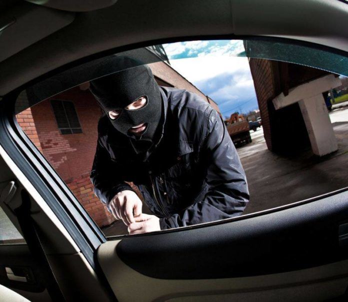 Metoda ingenioasă de a fura din automobile, deconspirată: 4 indivizi, reținuți. Foto simbol: moldova.org