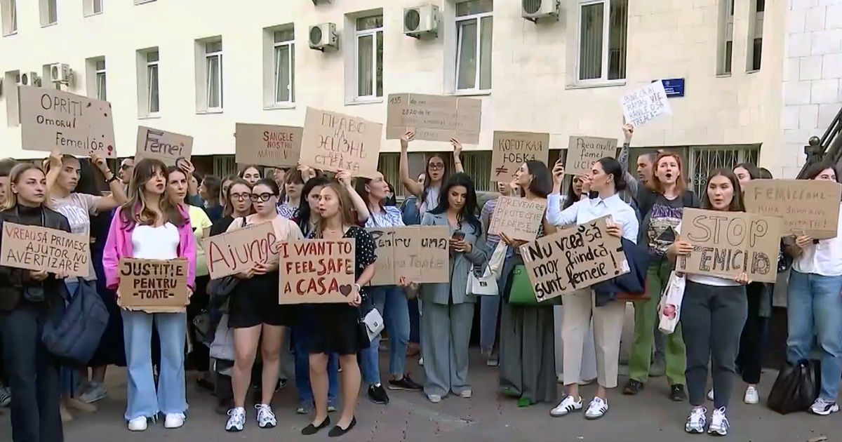 У Минюста протестующие требовали ужесточить наказание для насильников.