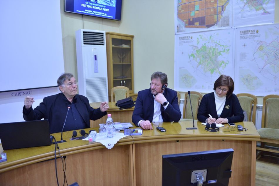 Lecţie publică la Primăria Chişinău, susţinută de un arhitect danez. Foto: chisinau.md