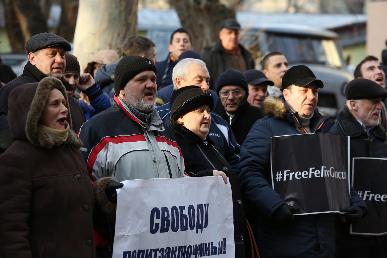 Активисты «Нашей Партии» требуют освободить Феликса Гринку.