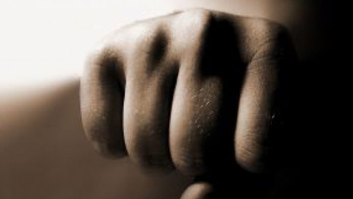 Un bărbat din Capitală, beat criță, şi-a luat părinţii la bătaie. 