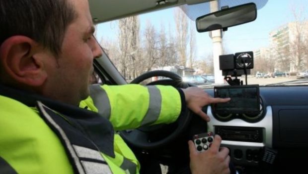 31 октября, мобильные экипажи с радарами будут следить за соблюдением скоростного режима на 8 трассах страны. Фото: romaniatv.net.