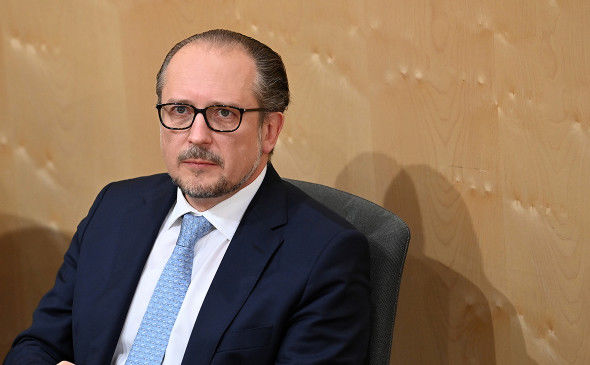 Второй за два месяца канцлер Австрии решил уйти в отставку.