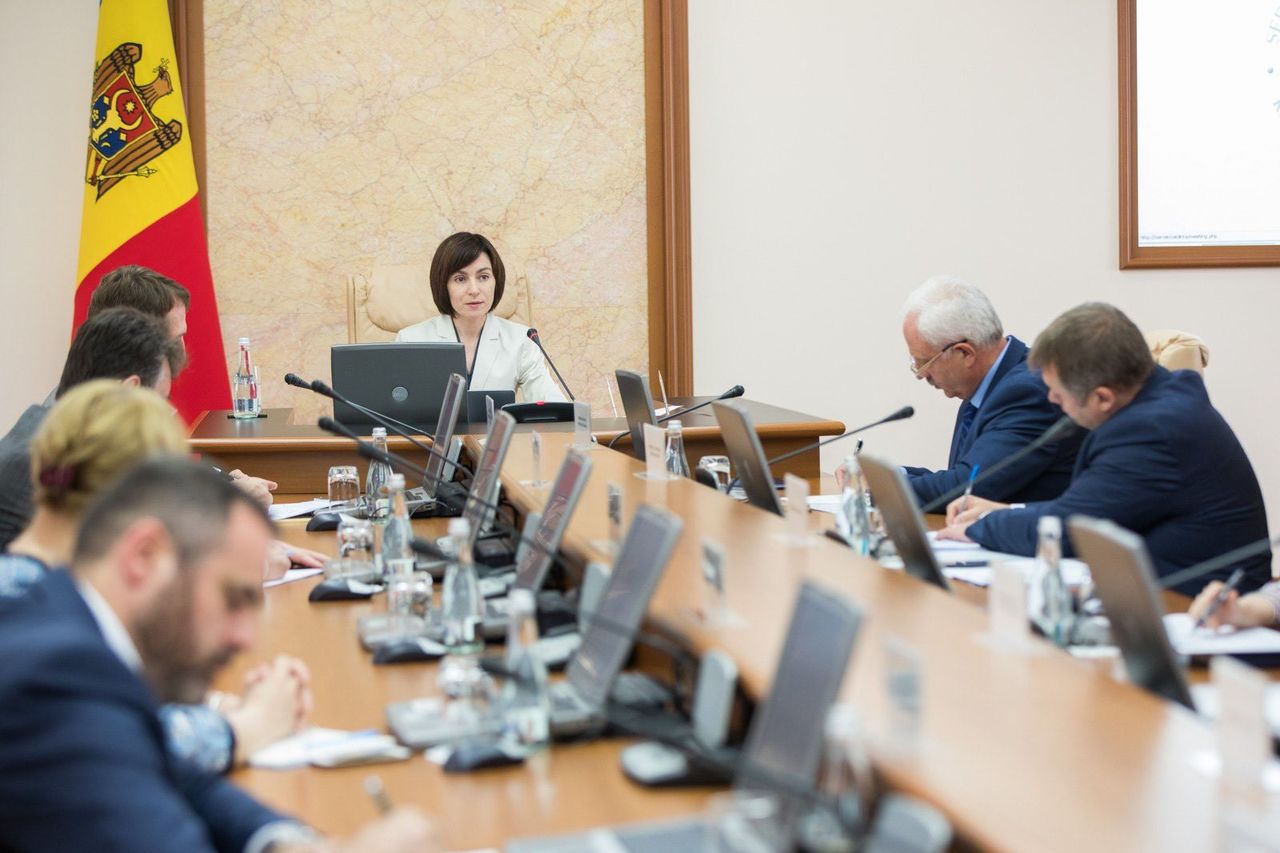 Около 60% населения считает, что события внутри страны идут в неправильном направлении. 