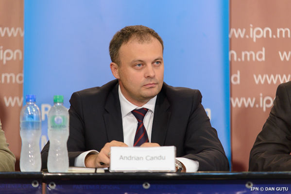 Канду уточнил, что Кишинев будет настаивать на активизации сотрудничества с Румынией на уровне парламента, правительства и глав государства.
