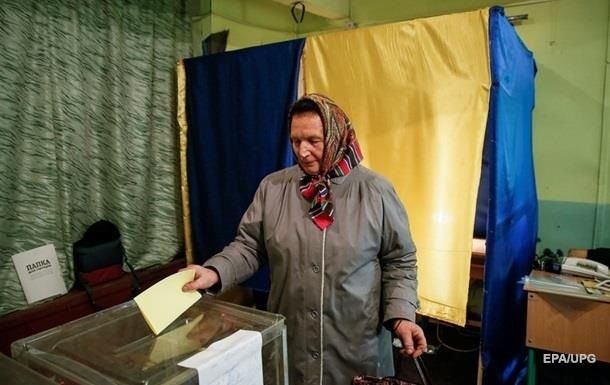 На Украине началось голосование на первых местных выборах в 144 объединенных территориальных общинах.