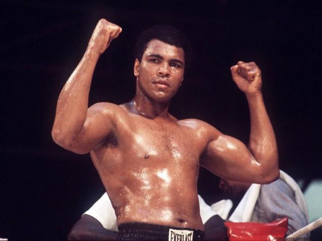 Celebrul pugilist Muhammad Ali a murit vineri noapte spre sambata, dupa ce fusese internat in spital pentru probleme respiratorii.