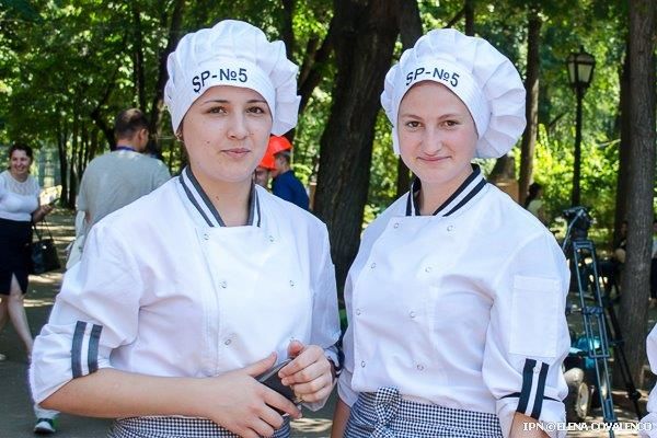 25 de tineri vor putea însuși gratuit meseria de bucătar 