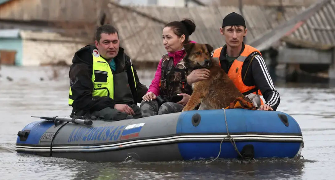 Паводки в восточной части РФ: уровень воды продолжает расти.