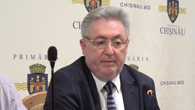 Ежемесячная заработная плата Грозаву в 2016 году составляла 14 690 леев.