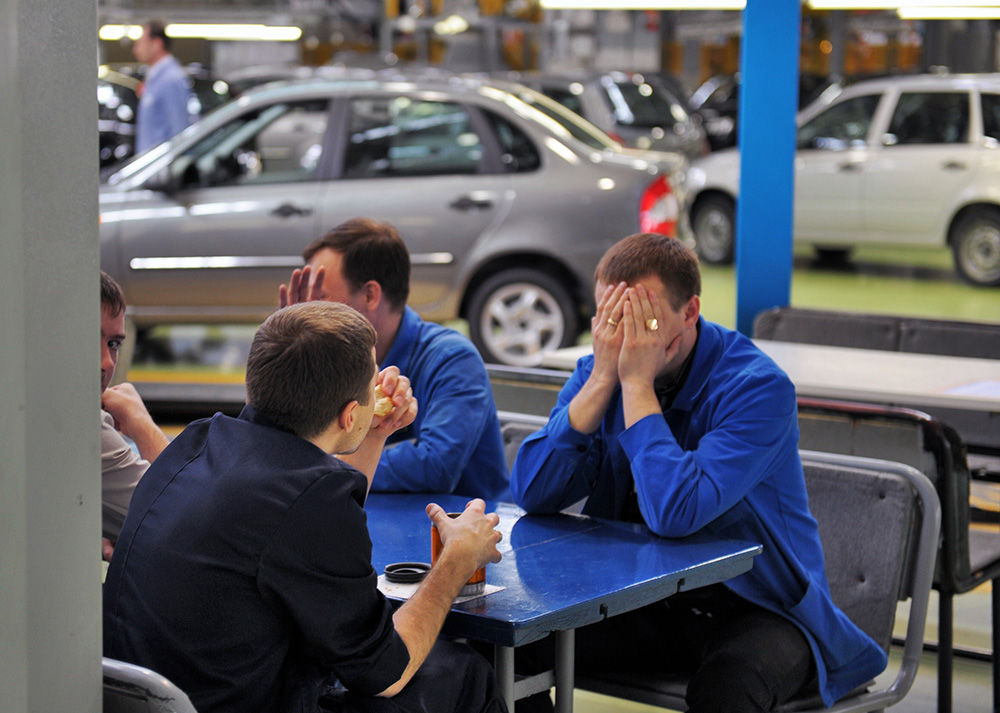 По результатам четырех месяцев года продажи «АвтоВАЗа» упали на 29%