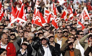 В Испании выросла популярность социалистов,