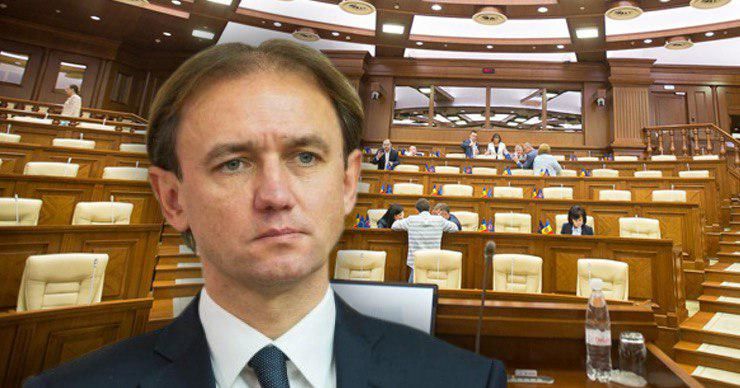 Конституционный суд утвердил мандат депутата-демократа Раду Ребежа.