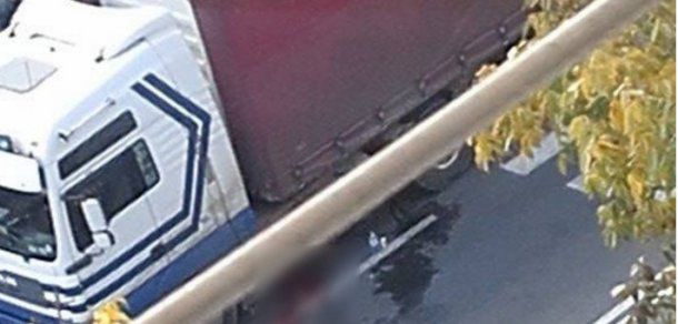 O femeie a fost strivită de un TIR pe trecerea de pietoni. Foto: protv.md