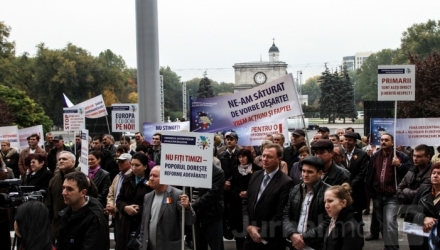 В прошлую пятницу примары организовали протест перед зданием Правительства.