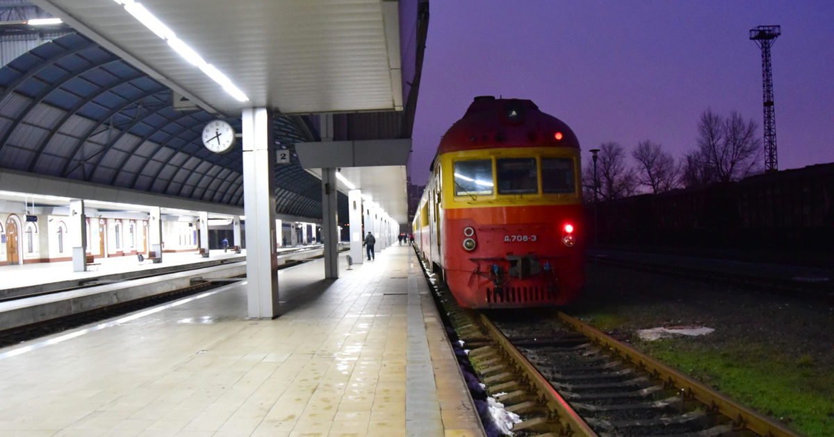 Condițiile trenului de pe singura cursă internă rămasă în Moldova lasă de dorit.