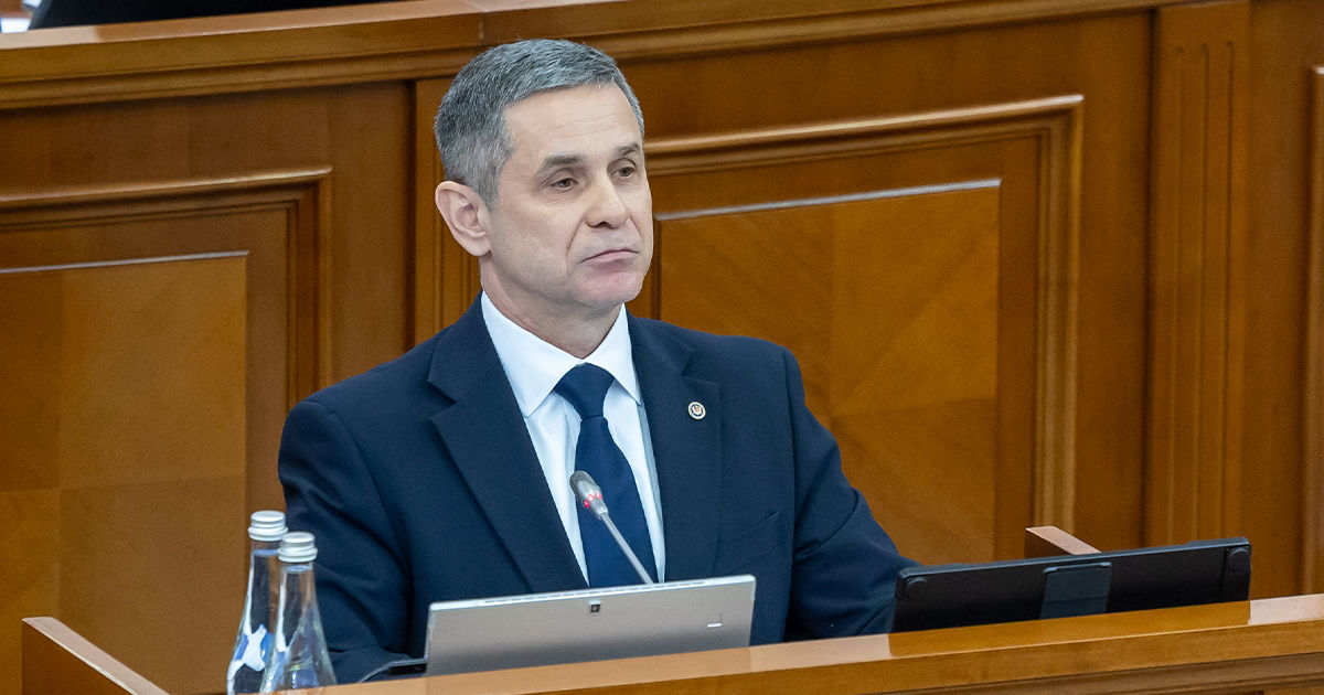 Парламент отклонил вотум недоверия министру обороны Носатому.