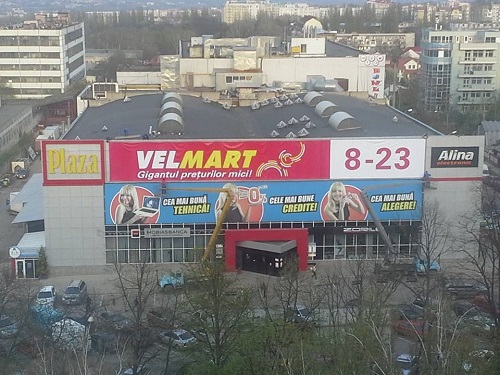 Velmart обещает привлечь покупателей низкими ценами.