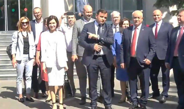 Кабинет Санду собрался на первое заседание в здании правительства.