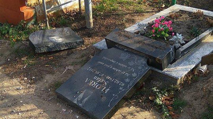 На кладбище в Дурлештах вандалы разрушили могилу.