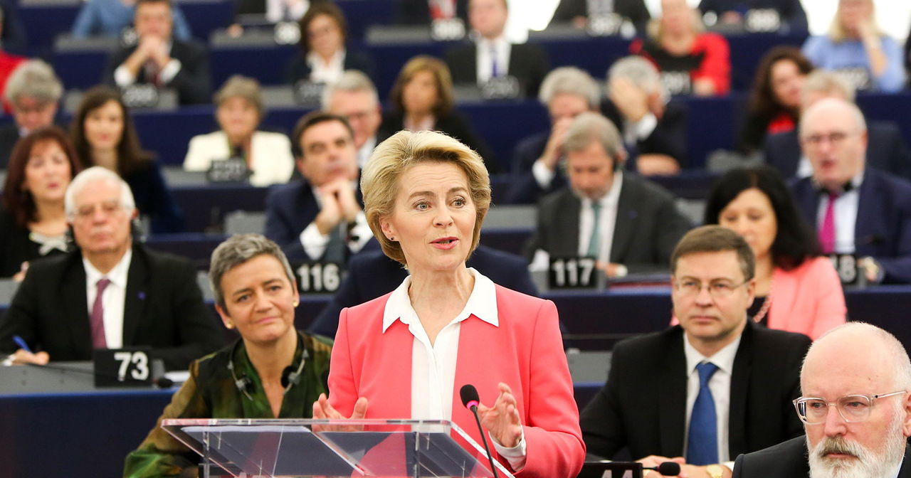 Европарламент утвердил новый состав Еврокомиссии, которая начнет работу через 4 дня.